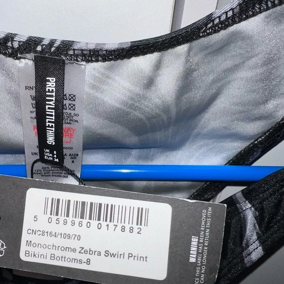 PrettyLittleThing Monochrome Zebra Swirl Print Beach Coverup & Bikini - Picture 5 of 7